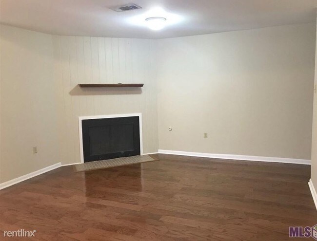 Building Photo - 3 br, 2 bath Townhome - 5133 Sleepy Hollow Dr