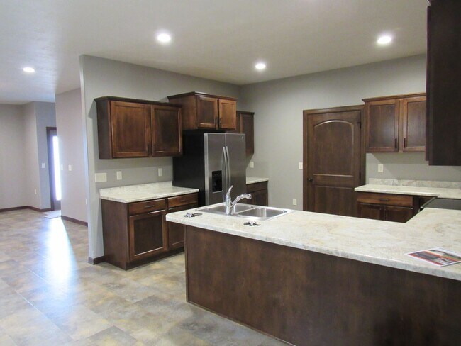 Foto del edificio - 6408 Keller Cr-- Twin Home