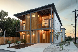 Building Photo - Room in Townhome on S Cherry St
