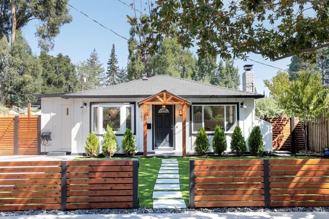 Foto del edificio - 381 McKendry Dr