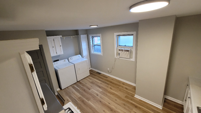 Foto principal - 457 W Broadway St