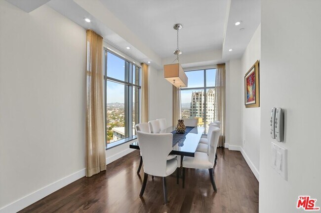Foto del edificio - 10776 Wilshire Blvd