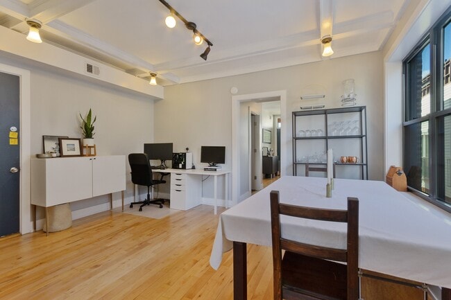 Building Photo - 1350 N Wolcott Ave