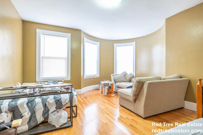 Building Photo - 10 Treadway Rd