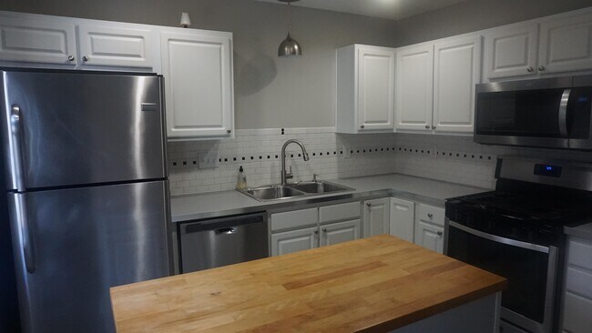 Foto del edificio - 12811 Mosby Ln