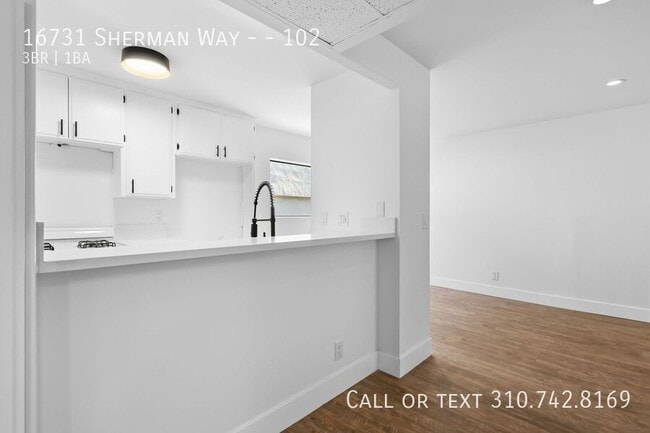 Foto del edificio - 16731 Sherman Way