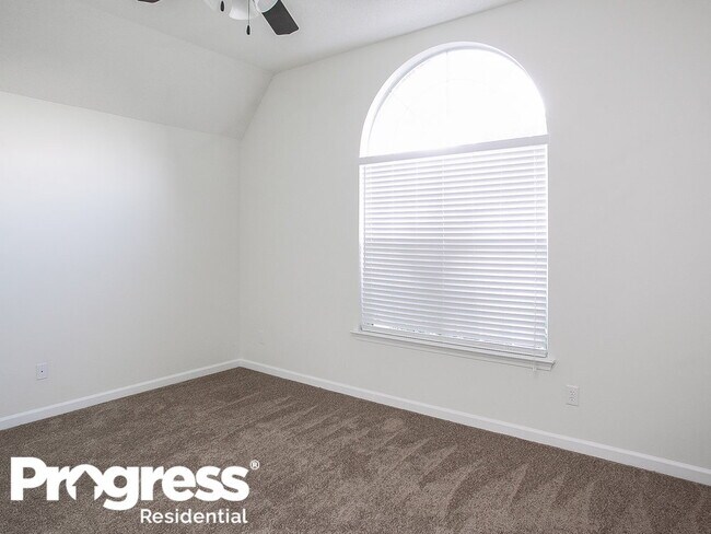 Building Photo - 5810 Bedford Loop E