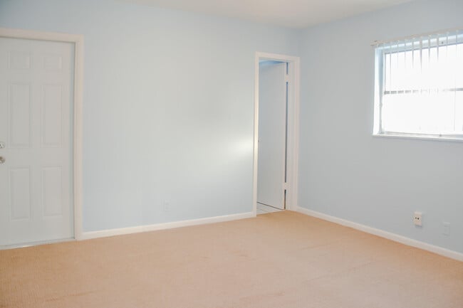 Building Photo - 3036 Park Ave