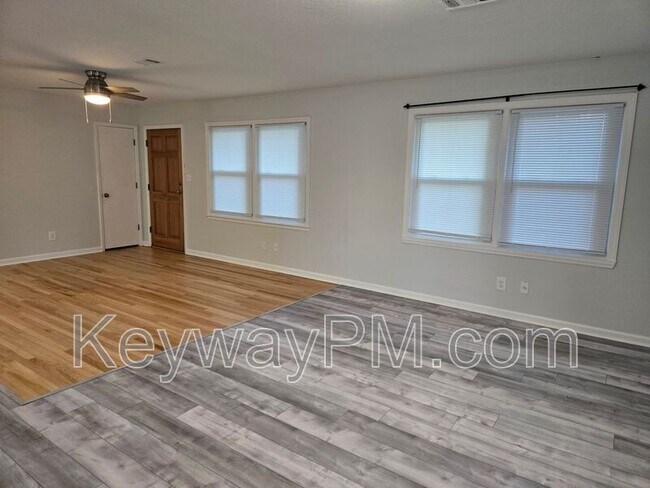 Foto del edificio - 4580 Hickory Dr