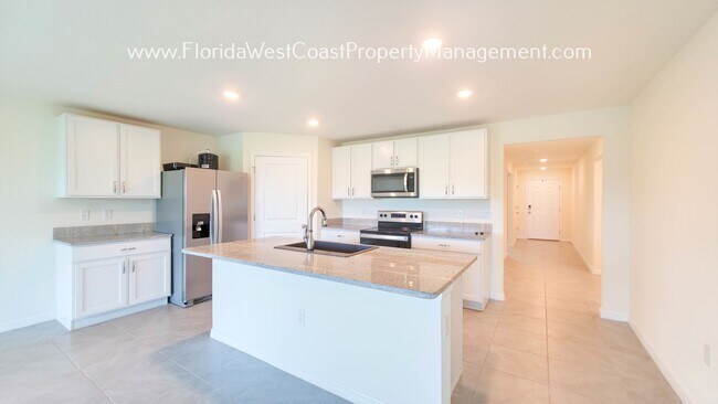 Building Photo - SILVERSTONE NORTH! PALMETTO 4 BED/2 BATH/ ...