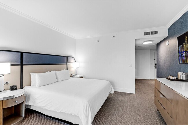 Building Photo - 4385 Collins Ave