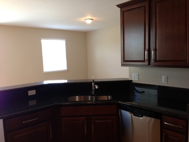Foto del edificio - Beautiful 3 bedroom, 2.5 bath townhouse in...