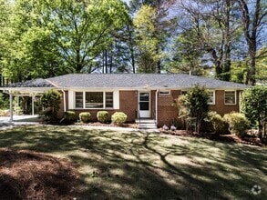 Building Photo - 2850 Parkwood Rd