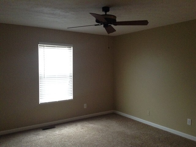 Foto del edificio - 71 Meadowcrest Dr