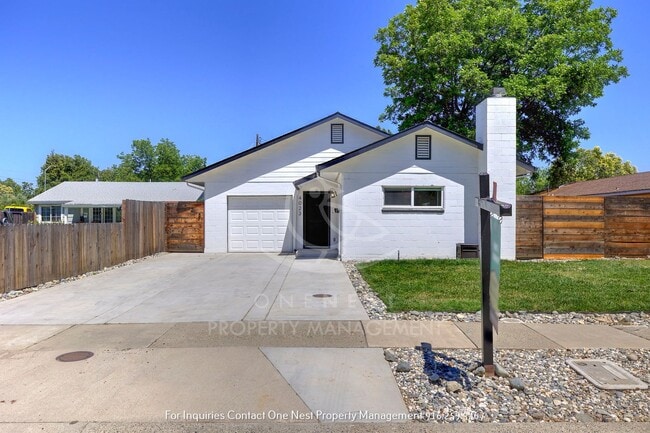 Building Photo - Great Tahoe Park home, 3 bedroom with 1 ba...
