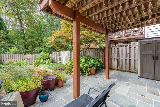 Foto del edificio - 3954 Forest Valley Rd