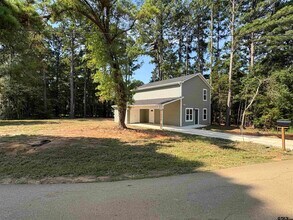 Building Photo - 305 Post Oak Dr