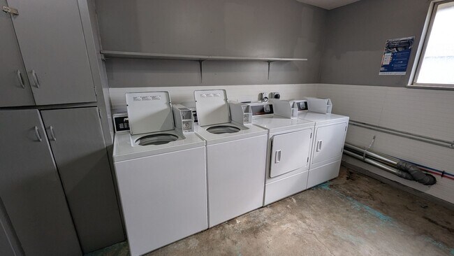 Foto del edificio - 401 N. East Avenue-13