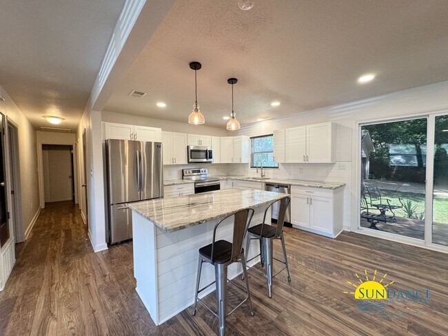 Foto del edificio - Fully renovated 3 Bedroom Home in Fort Wal...