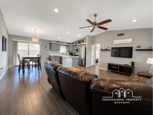 Building Photo - For Rent: 3-bedroom, 2-bathroom home in Mesa Del Sol
