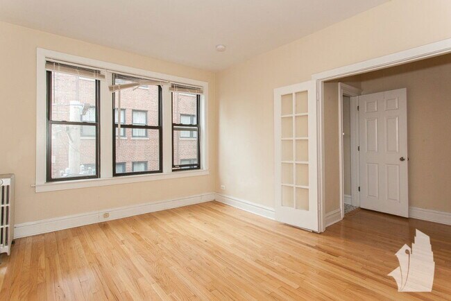 Building Photo - 432 W Surf St