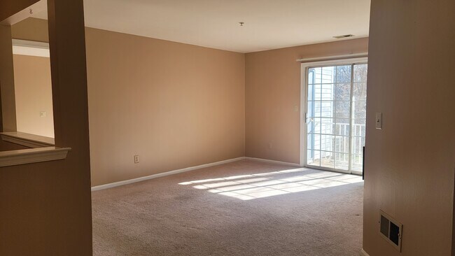 Building Photo - 1216 Waterford Dr