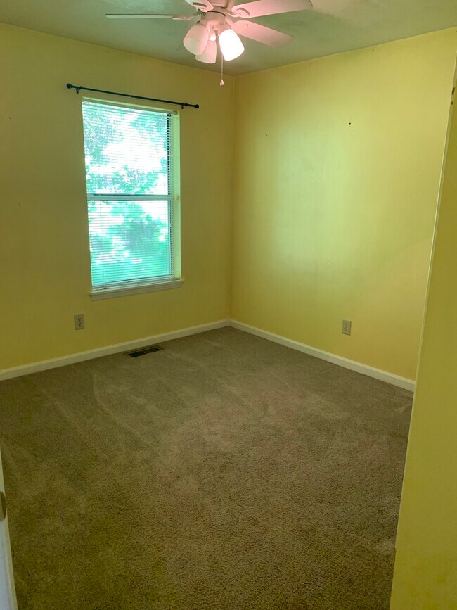 Foto del edificio - 300 Pheasant Run Ct