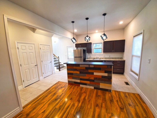 Foto del edificio - 126 W Thornton Ave