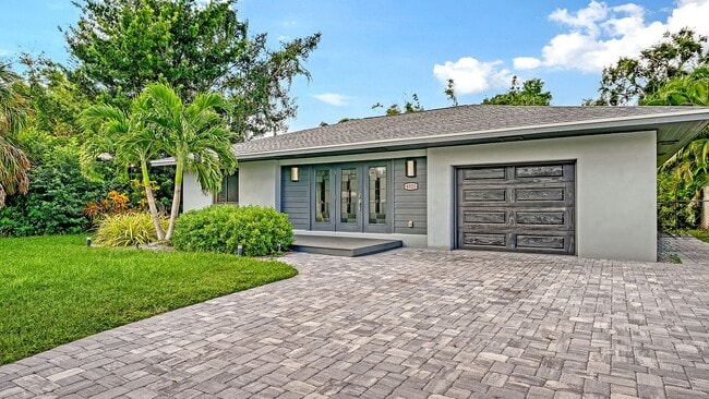 Building Photo - Museum's Area Home