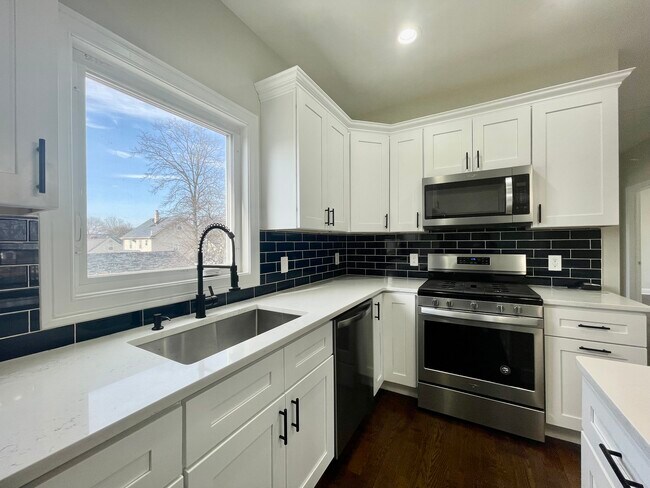 Building Photo - 210 S Prospect Ave