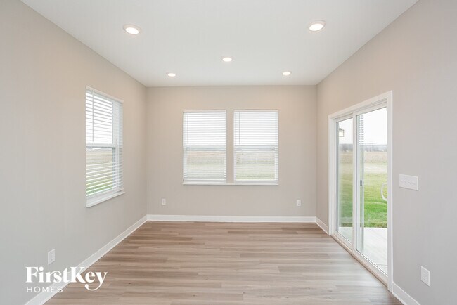 Building Photo - 2428 S Carlota Dr