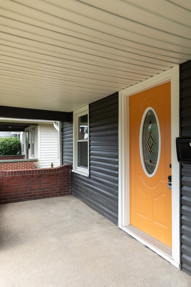 Building Photo - 2161 Napoleon St