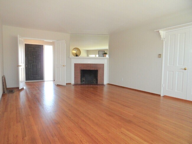 Foto del edificio - LARGE 3bd 2ba Home in Talmadge with fantas...