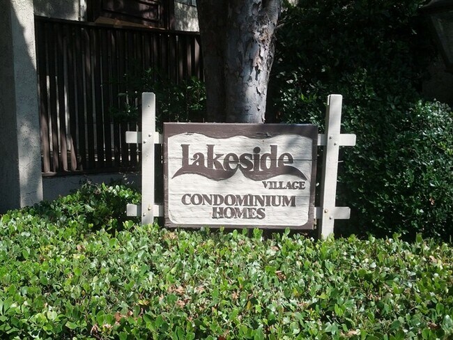 Building Photo - Spacious Condo in Secured Complex w/ Balco...