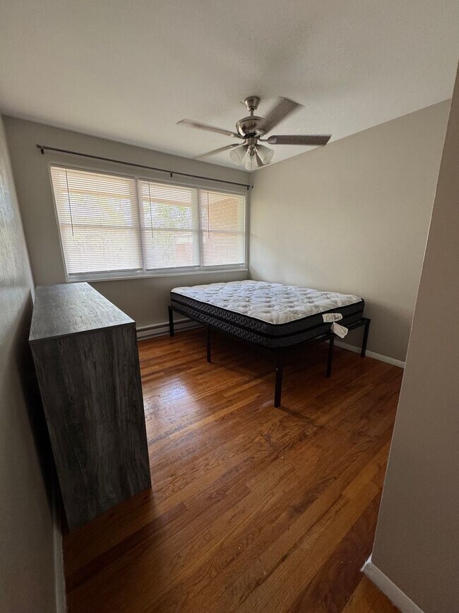 Foto del edificio - New Listing!! Spacious downtown State College condo available now!