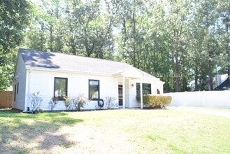826 Maywood Cir