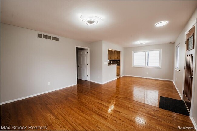 Foto del edificio - 5528 Sunnycrest Dr