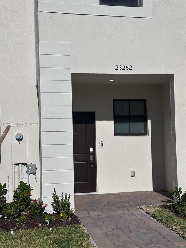 Foto principal - 23252 SW 127th Ct