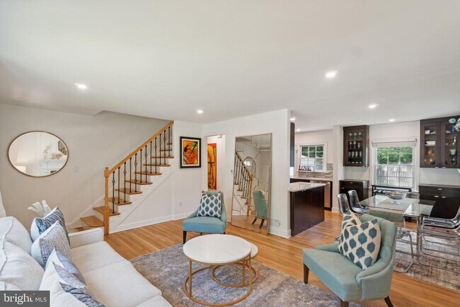 Building Photo - 5802 Ryland Dr