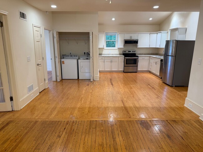 Photo - Beautiful 3 Bedroom Apartment