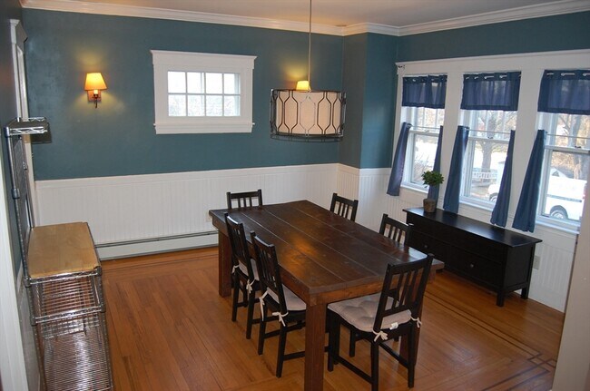 Building Photo - 196 Beacon St