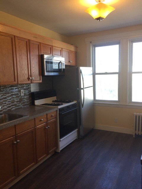 Primary Photo - 85-11 53rd Ave