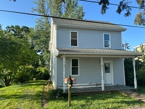 Building Photo - 20 Hedgewood Dr