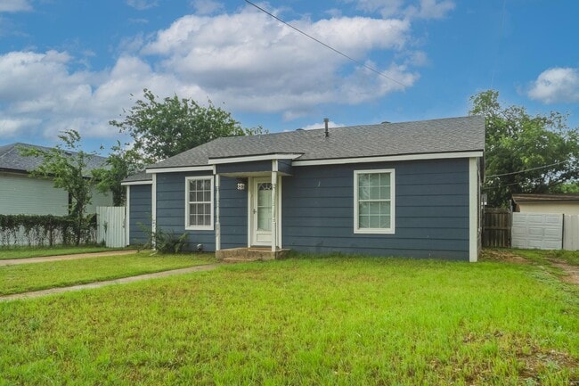 Building Photo - 2917 Hickory St