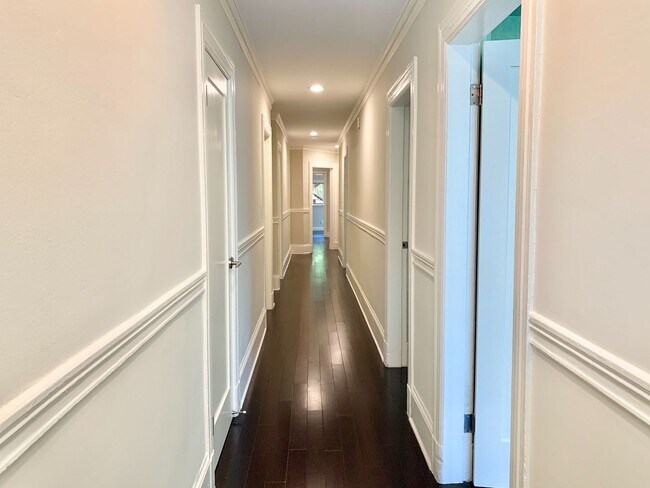 Building Photo - 54-56 Sharon St