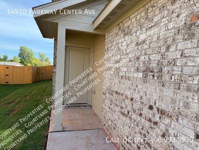 Foto del edificio - 14910 Parkway Center Ave