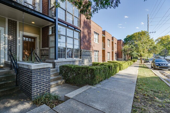 Building Photo - 1038 9th Ave N