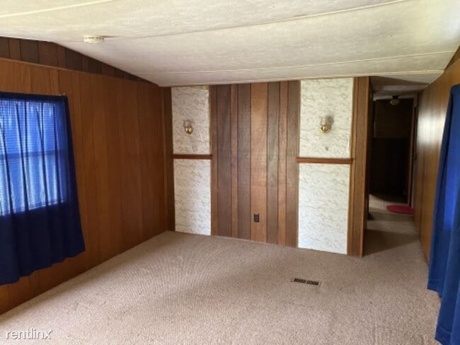 Building Photo - 2 br, 1 bath Mobile Home - 402 Katherine St