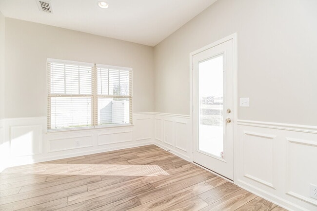 Building Photo - 2453 Salem Glen Xing