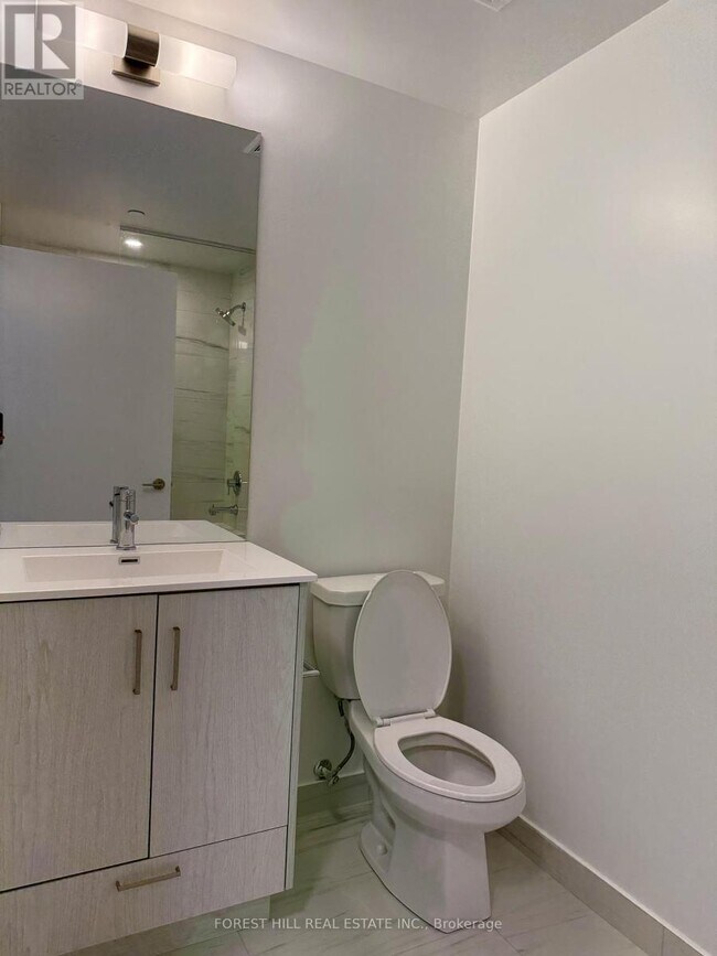 Photo du bâtiment - 180 Front St E